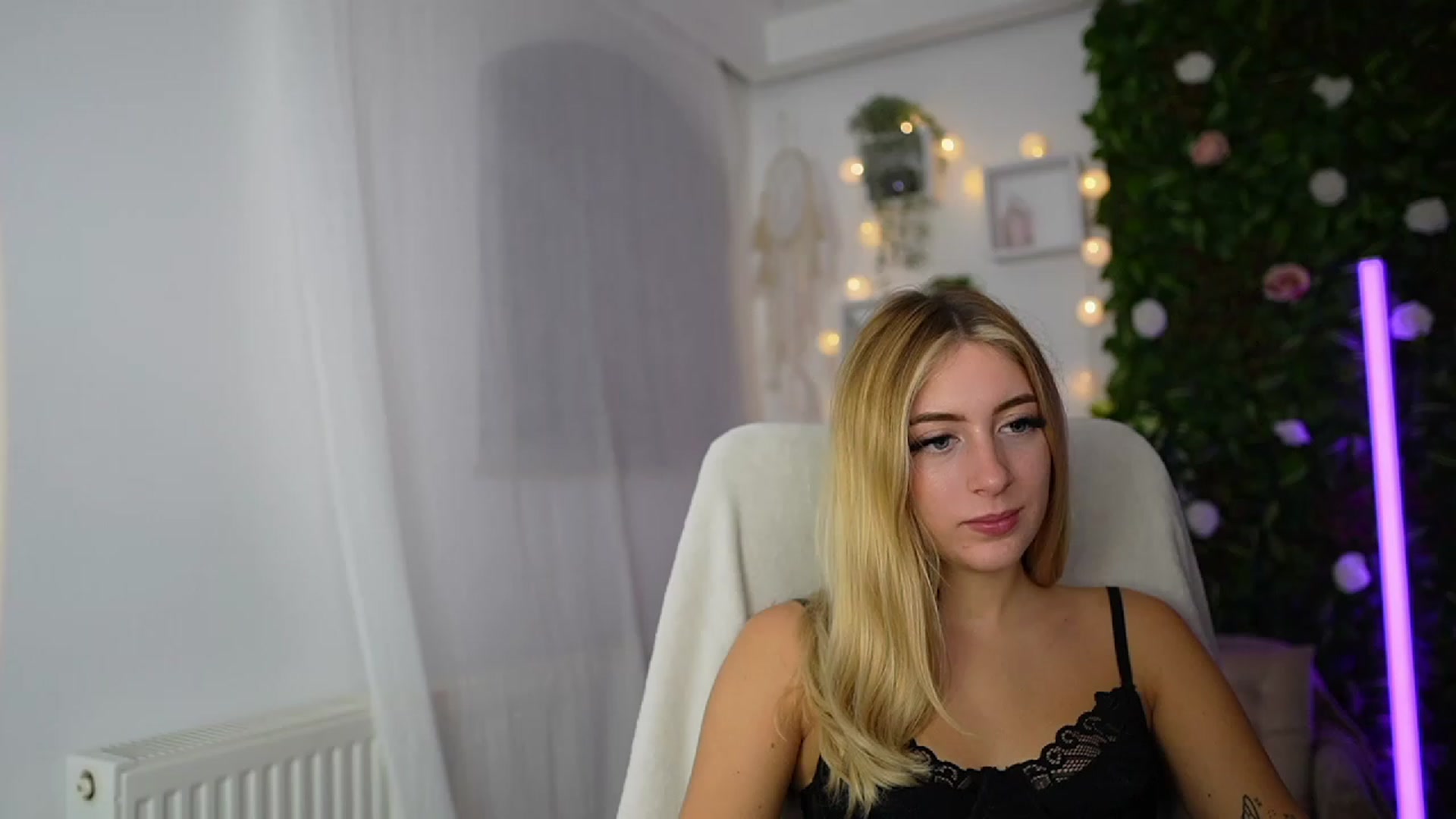 Gallery image thumbnail from Tina_Nappi18's myfreecams stream on, 09/19/2023, 17:49 image 19 of 20