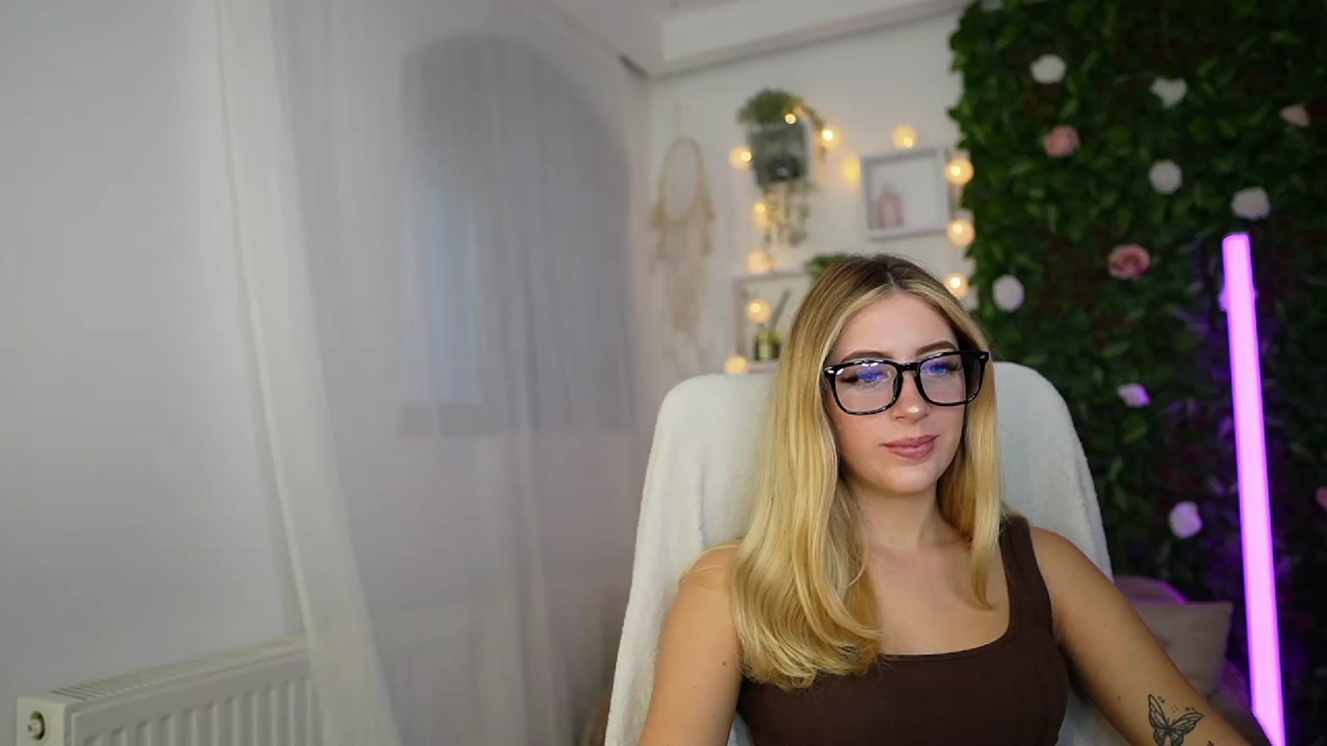 Gallery image thumbnail from Tina_Nappi18's myfreecams stream on, 09/26/2023, 13:55 image 19 of 20