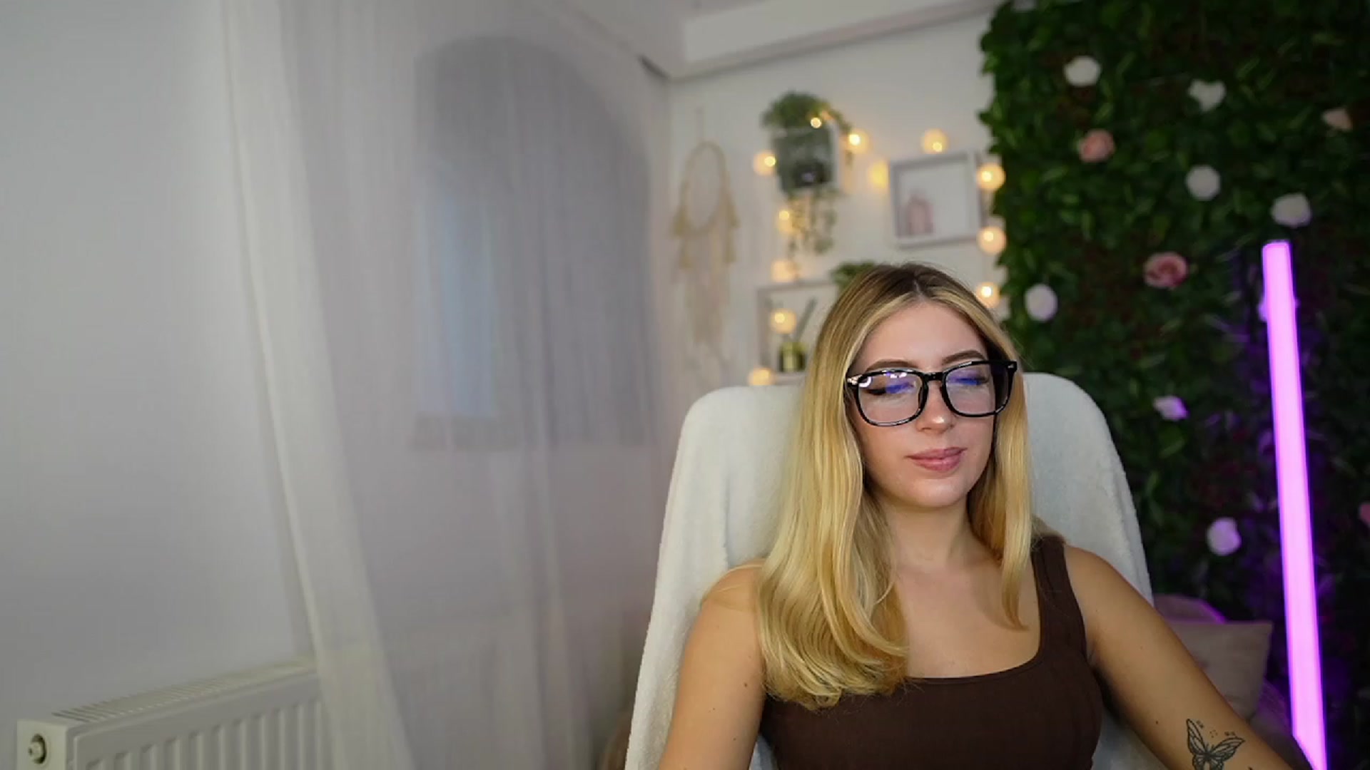 Gallery image thumbnail from Tina_Nappi18's myfreecams stream on, 09/26/2023, 13:55 image 20 of 20