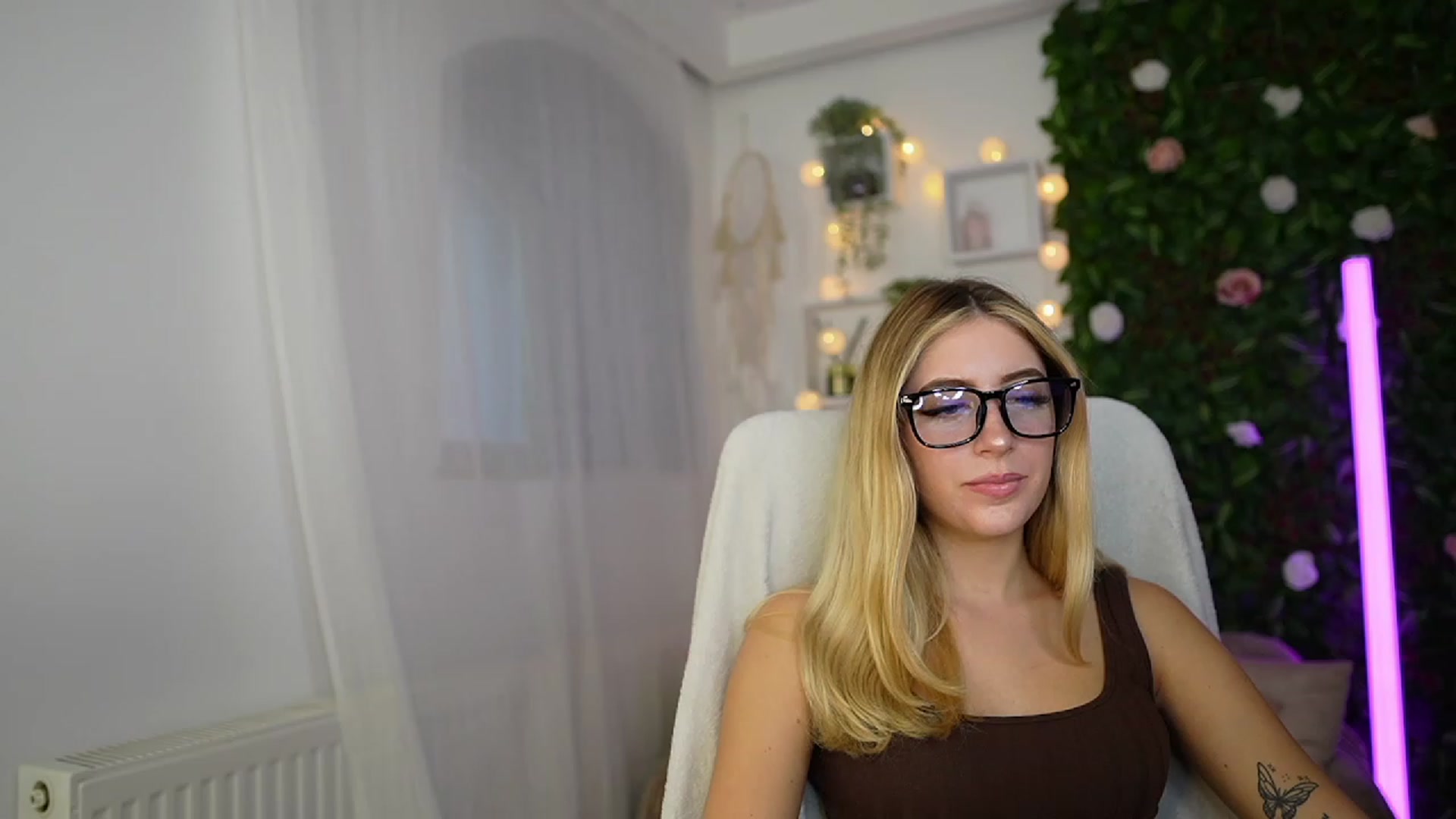 Gallery image thumbnail from Tina_Nappi18's myfreecams stream on, 09/26/2023, 13:55 image 17 of 20