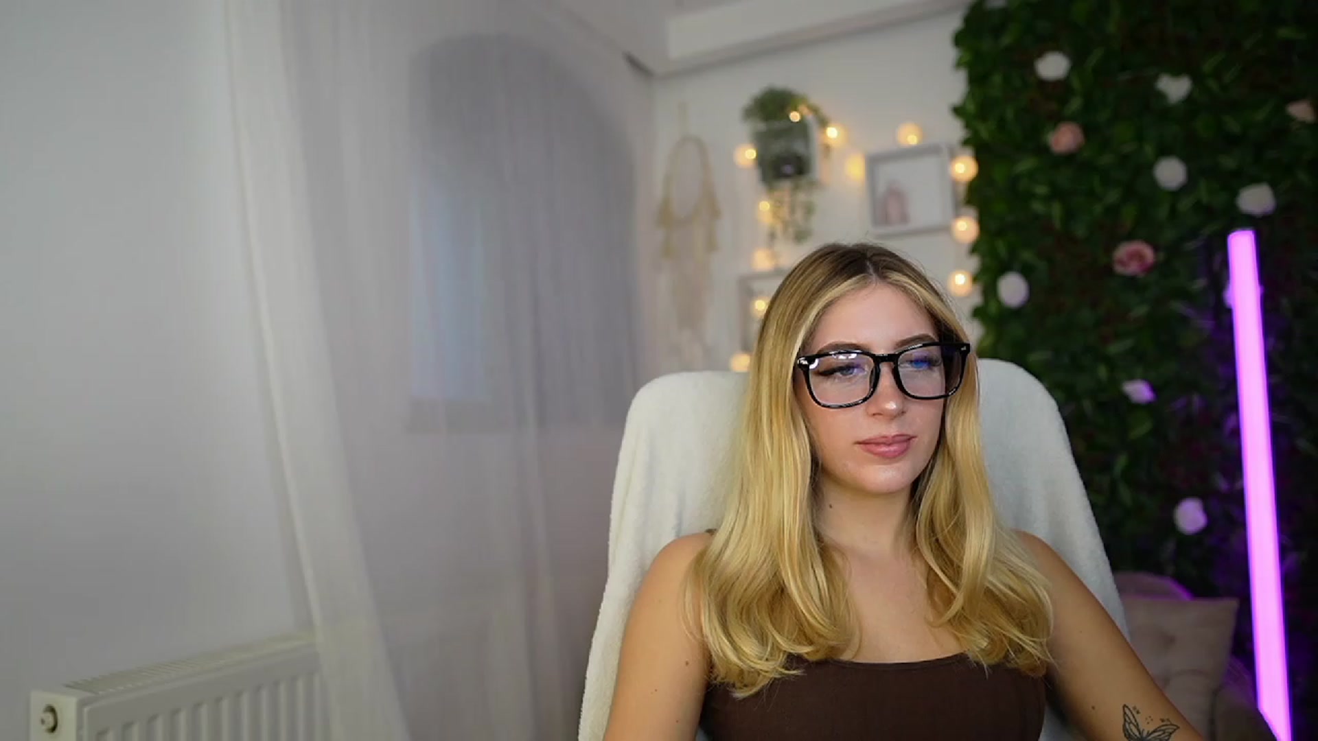 Gallery image thumbnail from Tina_Nappi18's myfreecams stream on, 09/26/2023, 13:55 image 2 of 20