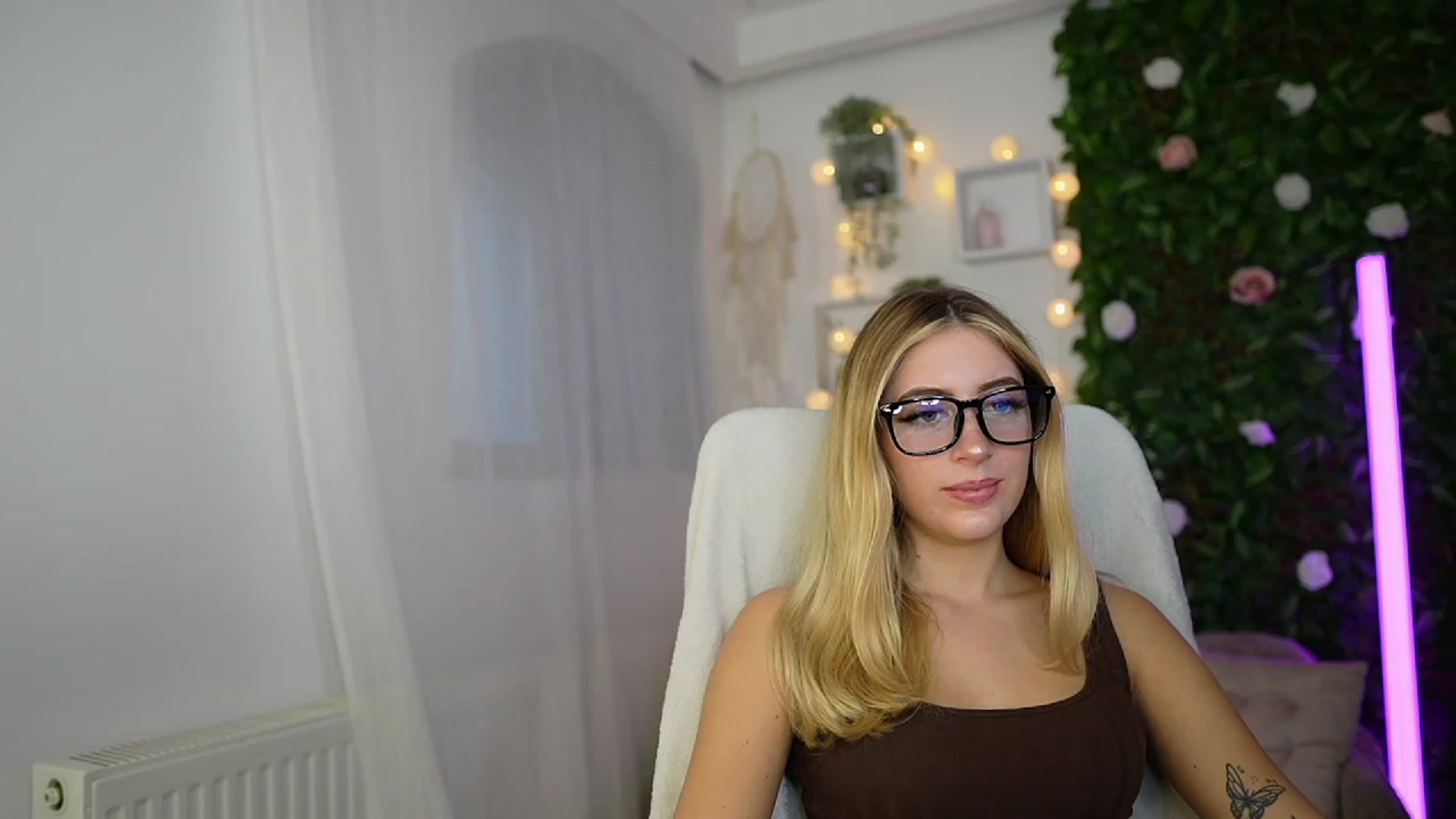 Gallery image thumbnail from Tina_Nappi18's myfreecams stream on, 09/26/2023, 13:55 image 5 of 20