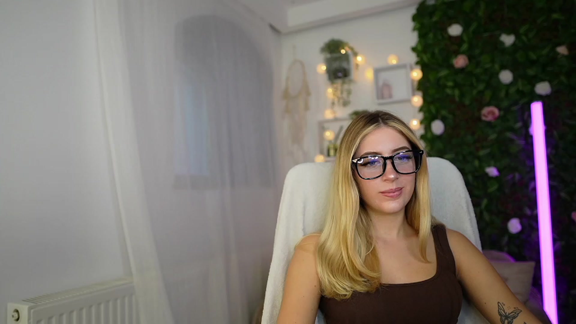 Gallery image thumbnail from Tina_Nappi18's myfreecams stream on, 09/26/2023, 13:55 image 18 of 20