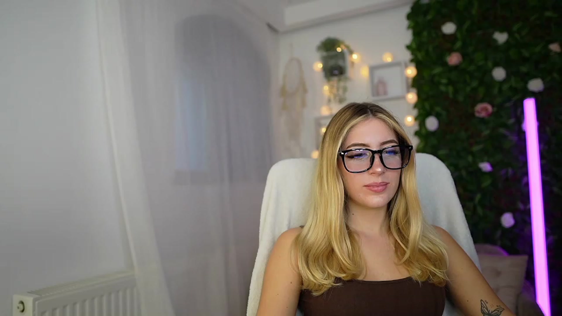 Gallery image thumbnail from Tina_Nappi18's myfreecams stream on, 09/26/2023, 13:55 image 1 of 20
