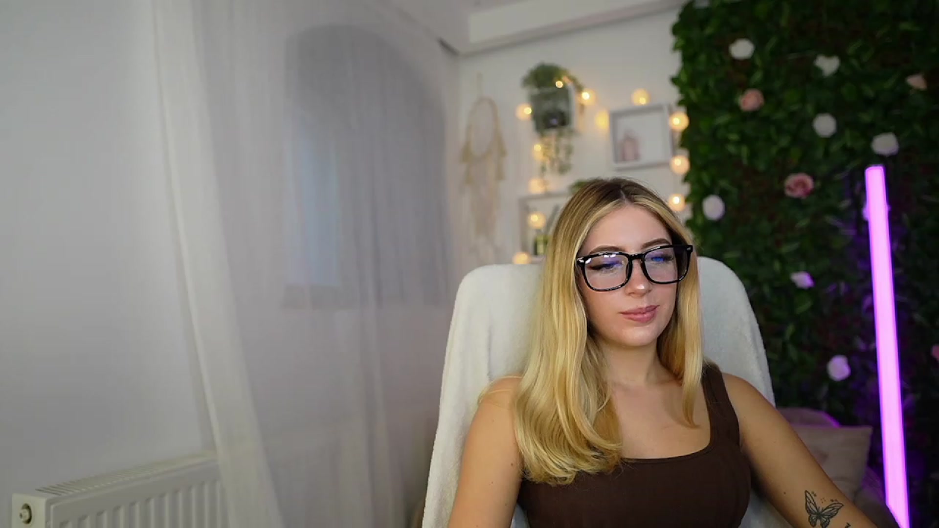 Gallery image thumbnail from Tina_Nappi18's myfreecams stream on, 09/26/2023, 13:55 image 16 of 20
