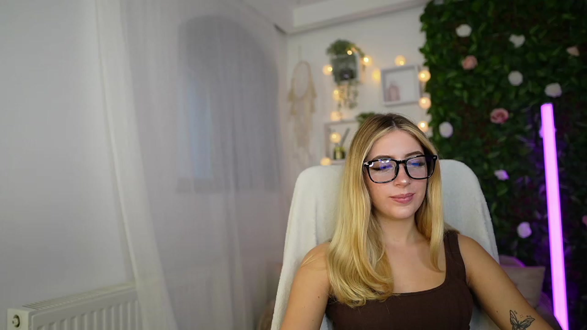 Gallery image thumbnail from Tina_Nappi18's myfreecams stream on, 09/26/2023, 14:45 image 2 of 20