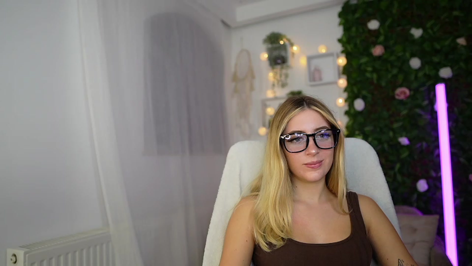 Gallery image thumbnail from Tina_Nappi18's myfreecams stream on, 09/26/2023, 16:59 image 19 of 20