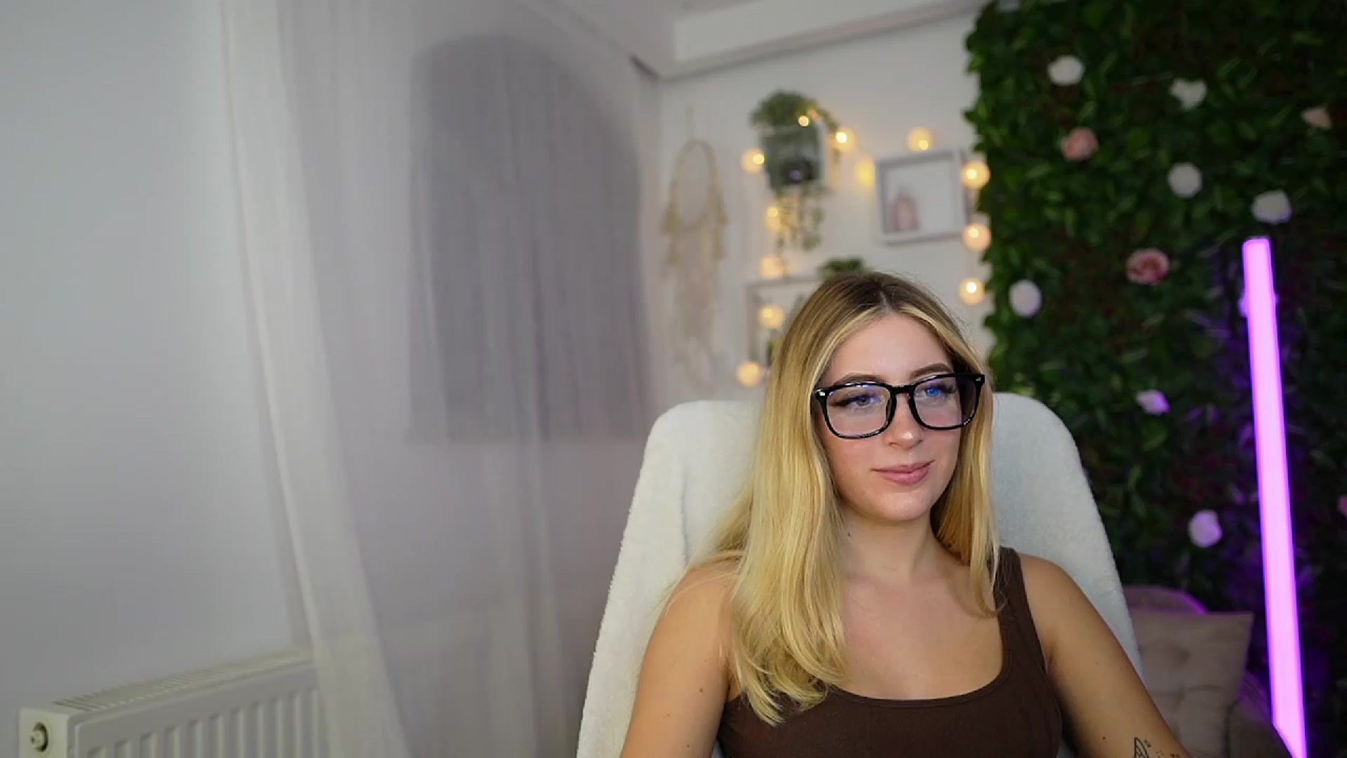 Gallery image thumbnail from Tina_Nappi18's myfreecams stream on, 09/26/2023, 16:59 image 20 of 20