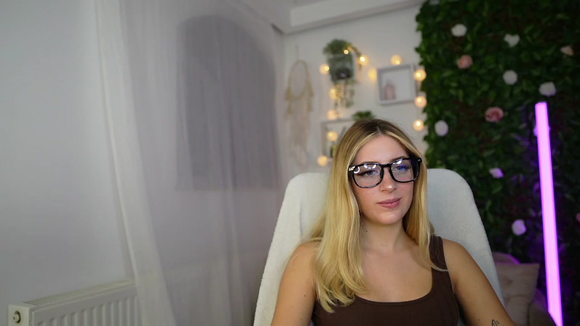 Gallery image thumbnail from Tina_Nappi18's myfreecams stream on, 09/26/2023, 17:44 image 8 of 20