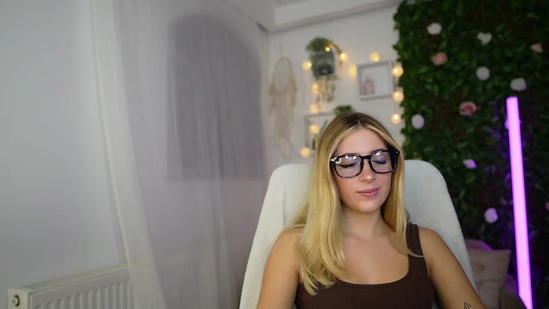 Gallery image thumbnail from Tina_Nappi18's myfreecams stream on, 09/26/2023, 17:44 image 1 of 20