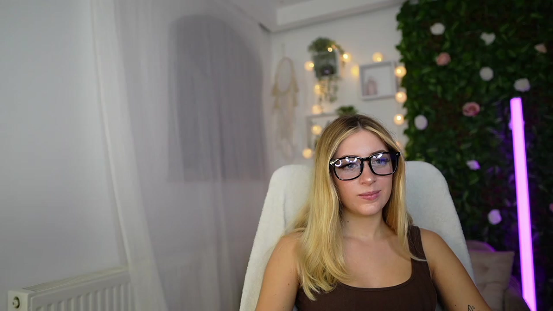 Gallery image thumbnail from Tina_Nappi18's myfreecams stream on, 09/26/2023, 17:44 image 19 of 20