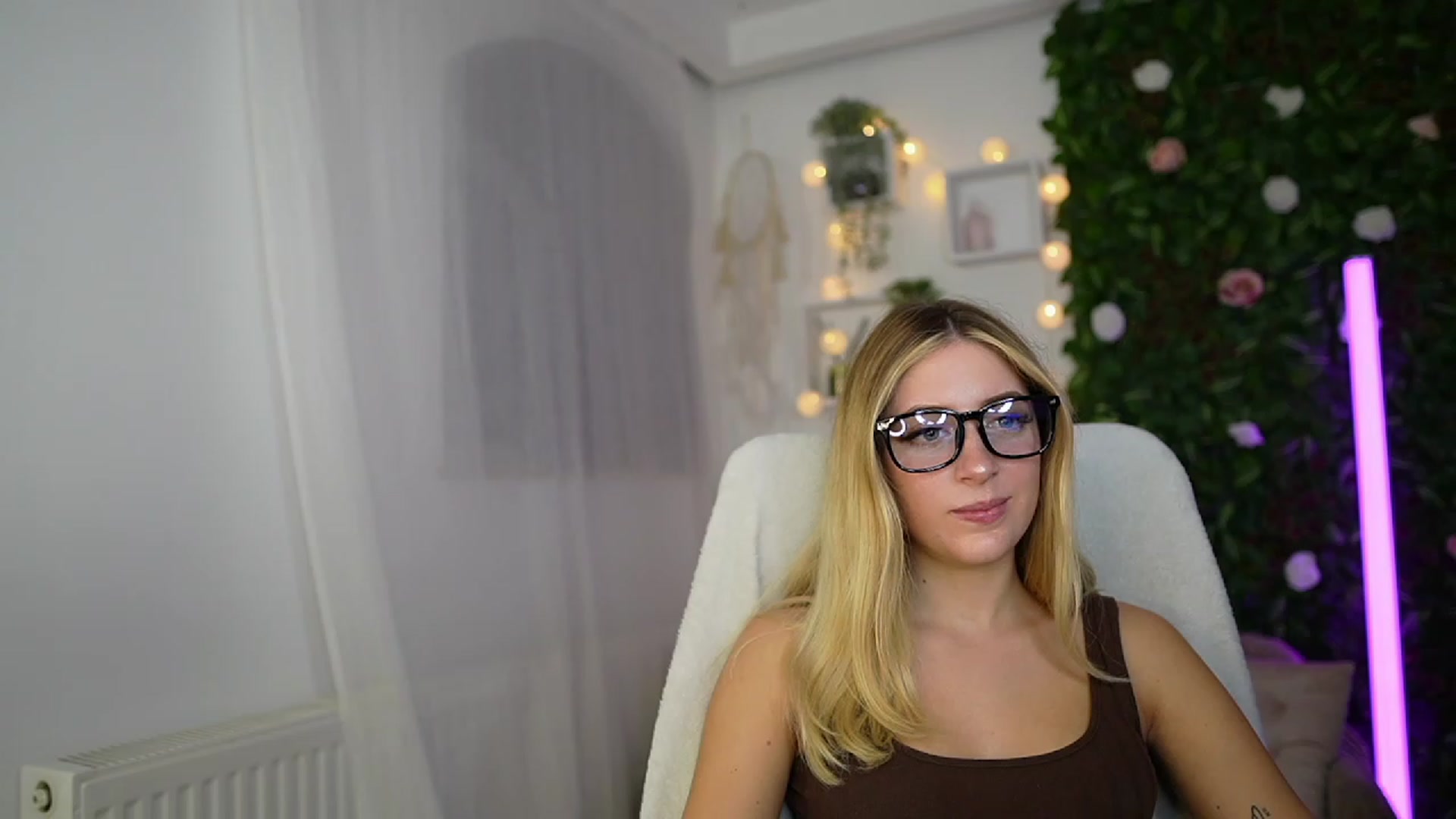 Gallery image thumbnail from Tina_Nappi18's myfreecams stream on, 09/26/2023, 17:44 image 11 of 20