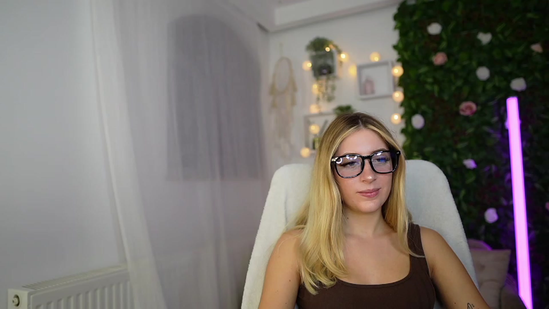 Gallery image thumbnail from Tina_Nappi18's myfreecams stream on, 09/26/2023, 17:44 image 2 of 20