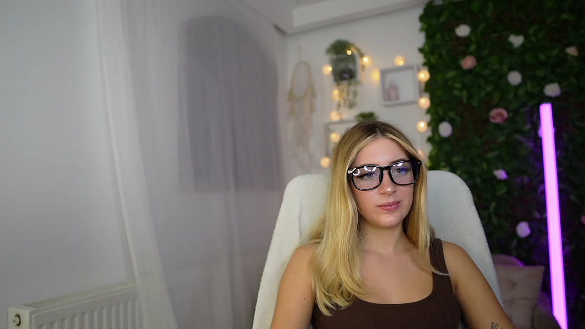 Gallery image thumbnail from Tina_Nappi18's myfreecams stream on, 09/26/2023, 17:44 image 20 of 20