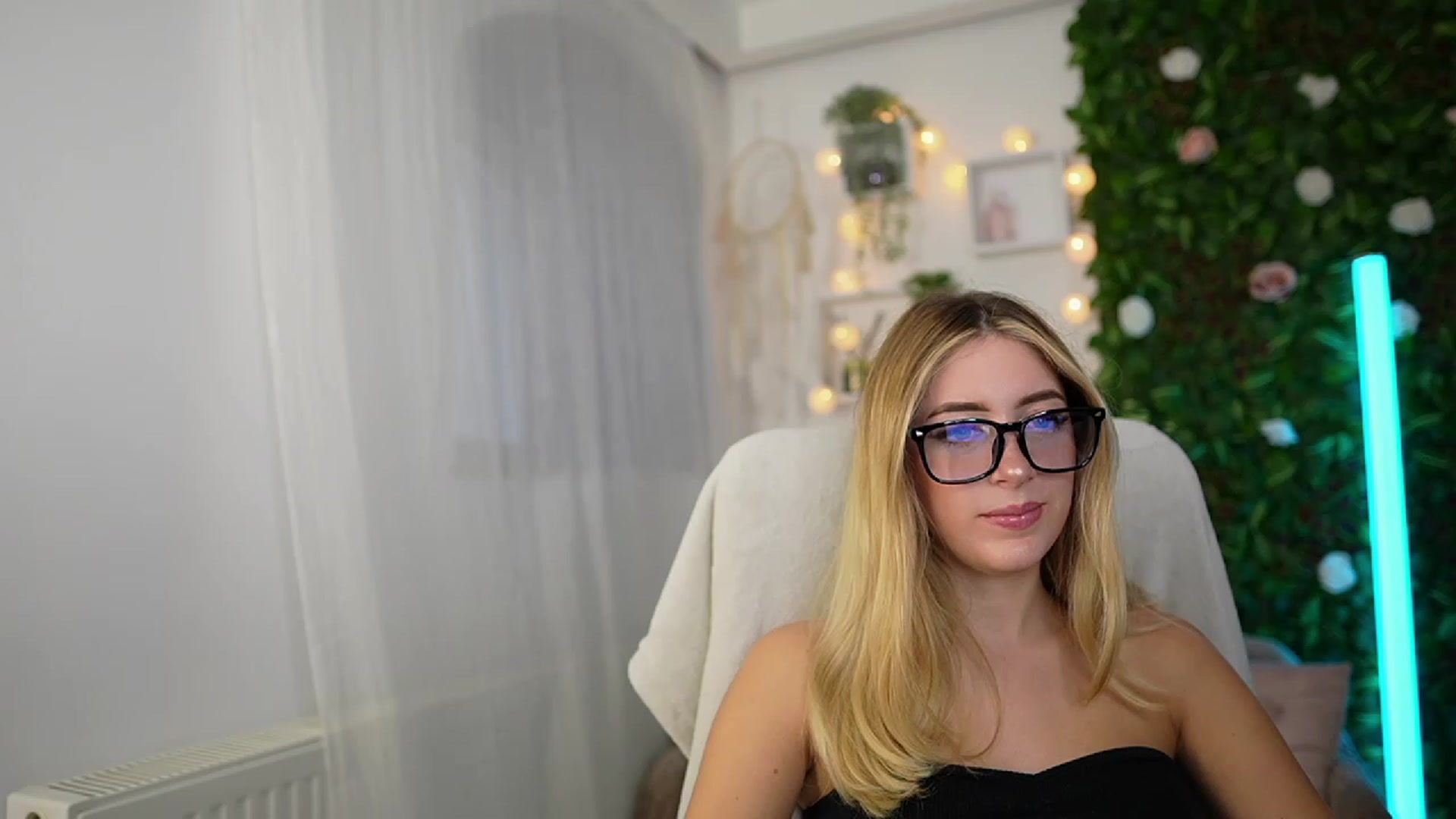 Gallery image thumbnail from Tina_Nappi18's myfreecams stream on, 09/27/2023, 14:29 image 18 of 20