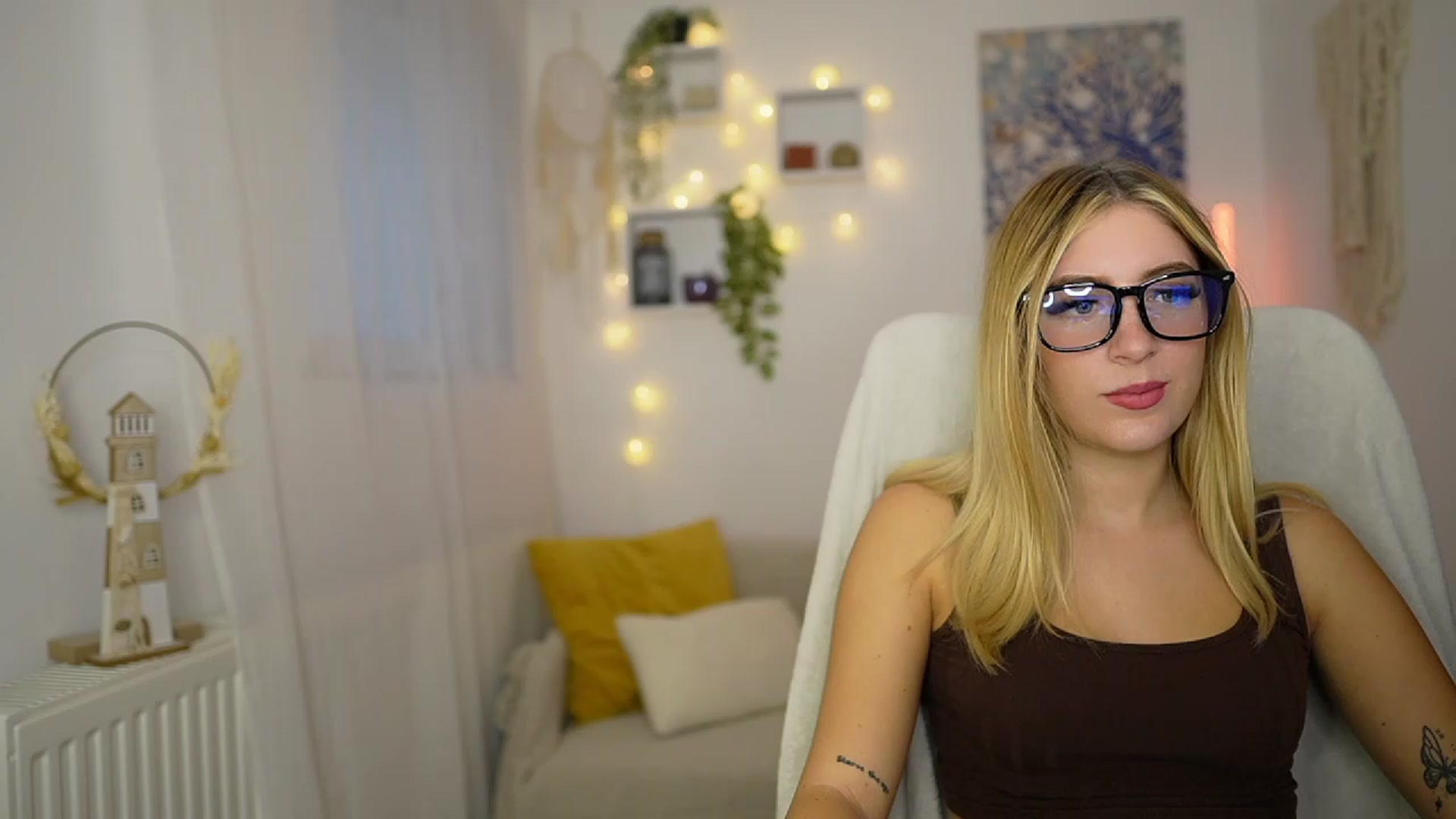 Gallery image thumbnail from Tina_Nappi18's myfreecams stream on, 10/03/2023, 15:05 image 16 of 20