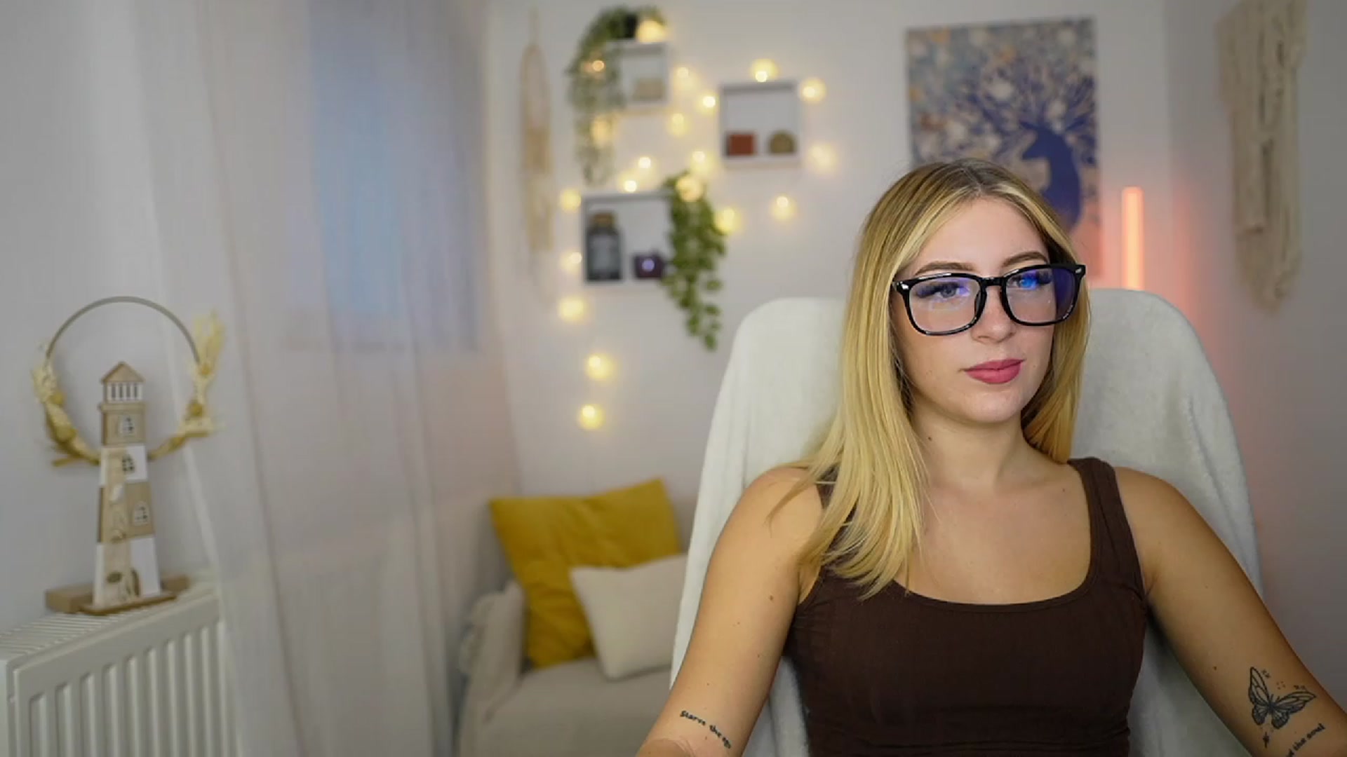 Gallery image thumbnail from Tina_Nappi18's myfreecams stream on, 10/03/2023, 15:05 image 1 of 20
