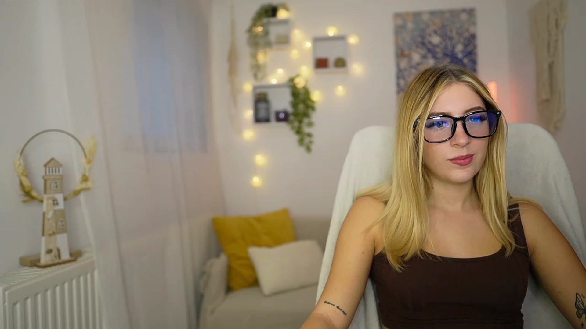 Gallery image thumbnail from Tina_Nappi18's myfreecams stream on, 10/03/2023, 15:05 image 18 of 20