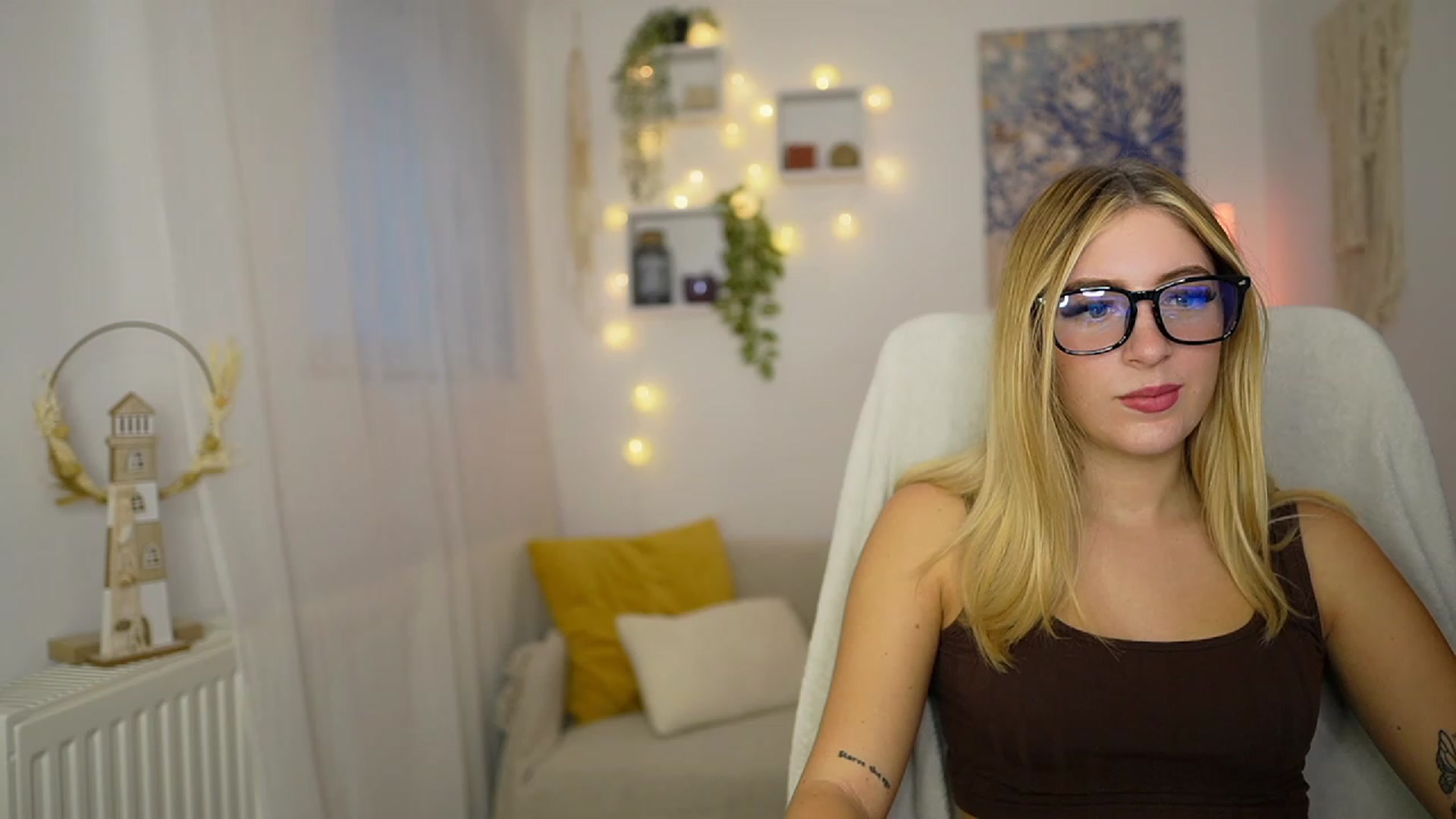 Gallery image thumbnail from Tina_Nappi18's myfreecams stream on, 10/03/2023, 15:05 image 17 of 20