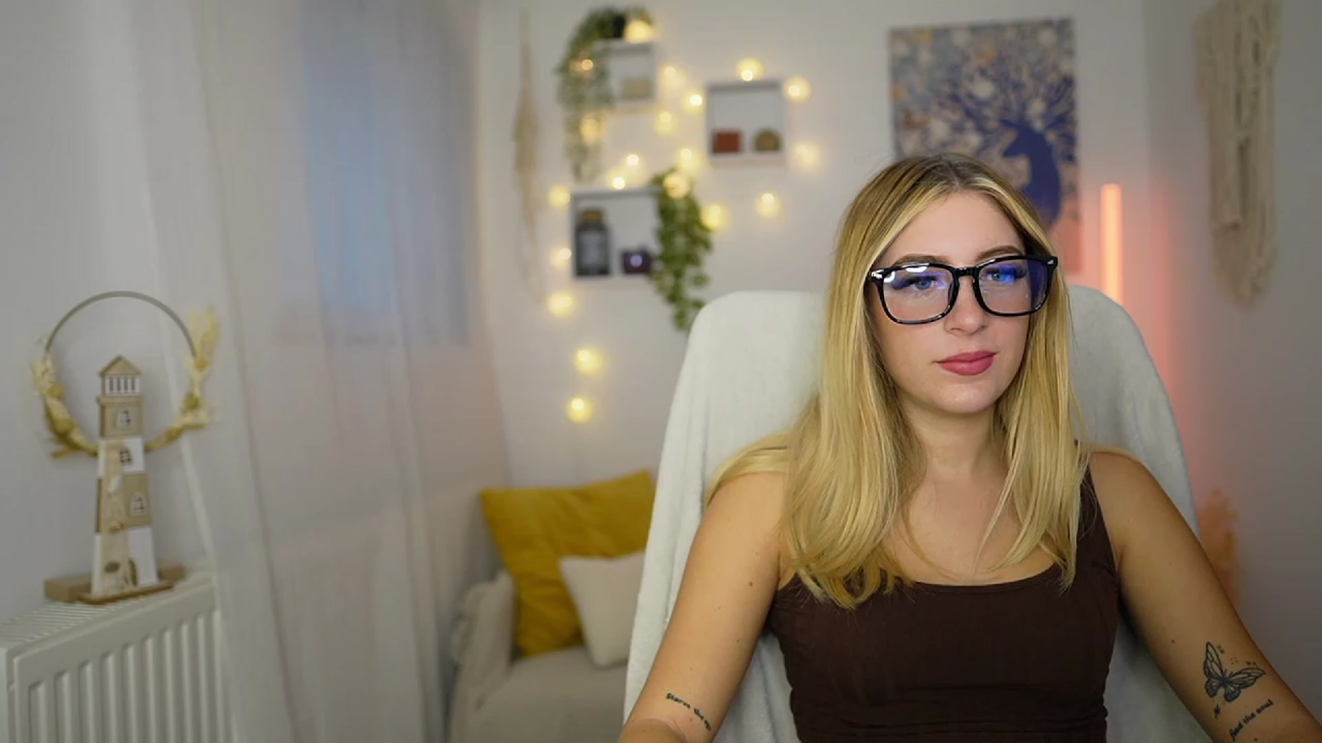 Gallery image thumbnail from Tina_Nappi18's myfreecams stream on, 10/03/2023, 15:05 image 9 of 20