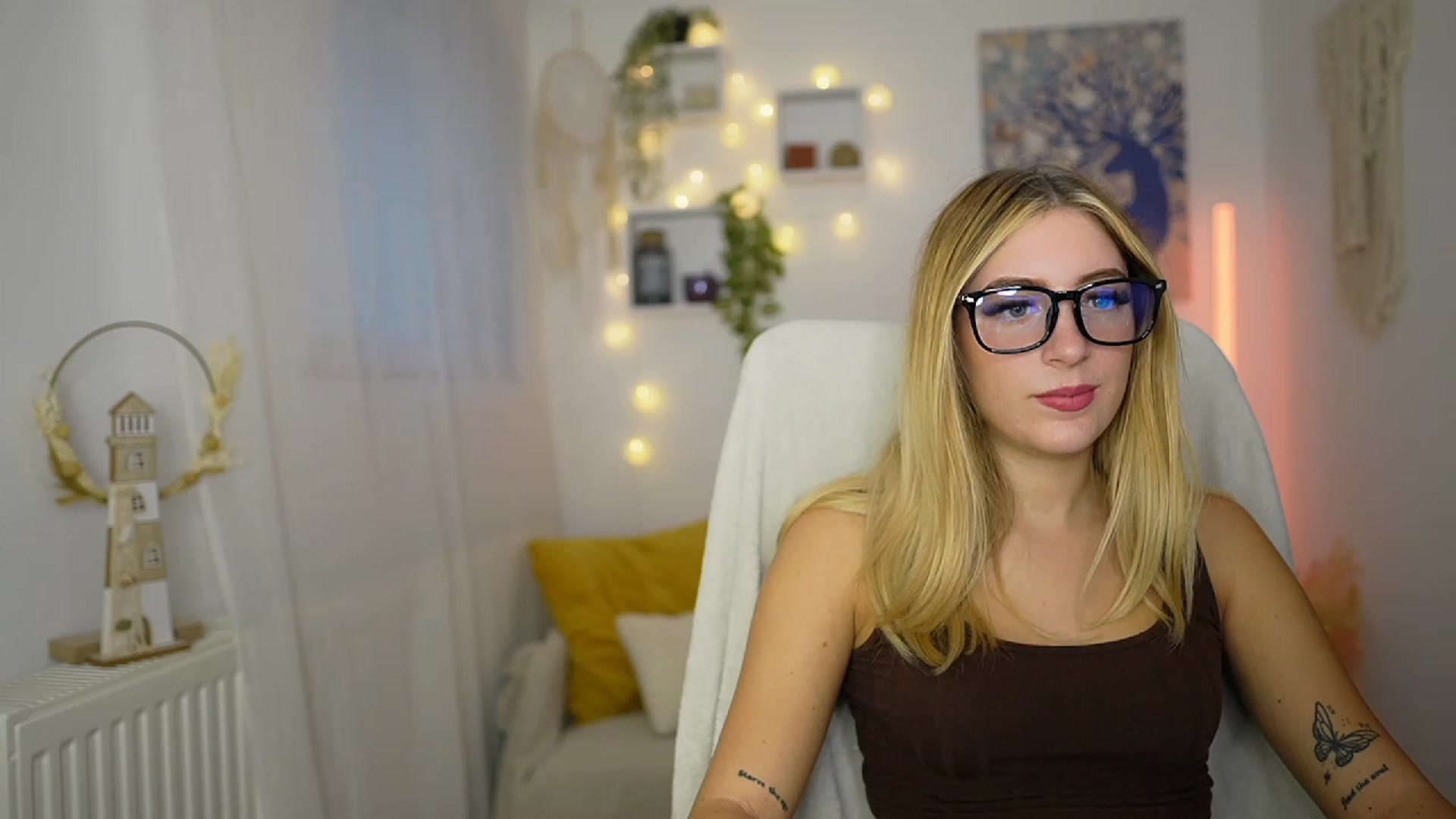 Gallery image thumbnail from Tina_Nappi18's myfreecams stream on, 10/03/2023, 15:05 image 7 of 20