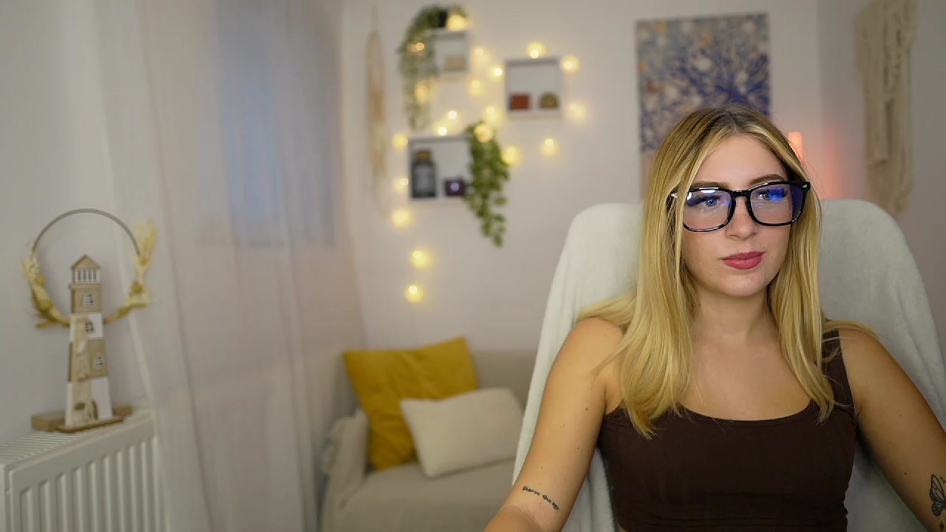 Gallery image thumbnail from Tina_Nappi18's myfreecams stream on, 10/03/2023, 15:05 image 19 of 20