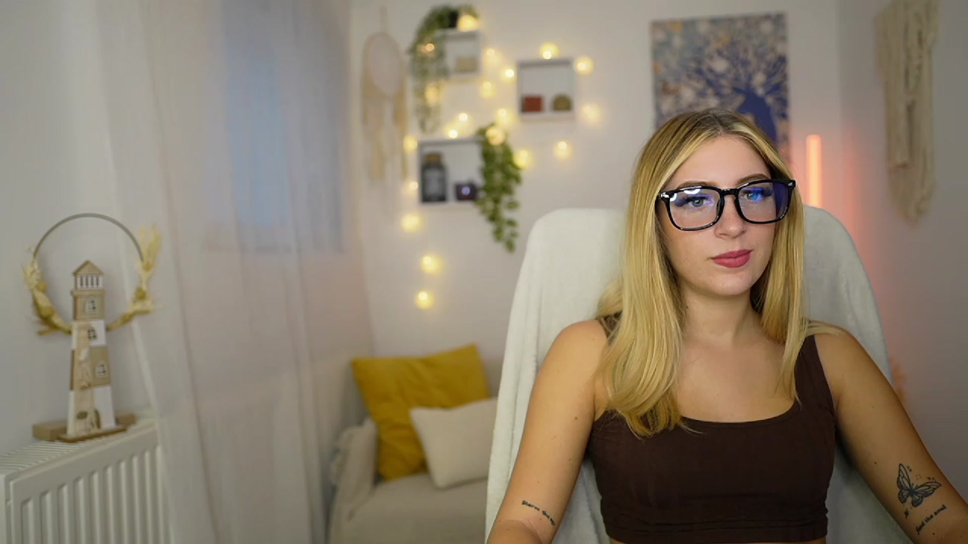 Gallery image thumbnail from Tina_Nappi18's myfreecams stream on, 10/03/2023, 15:05 image 6 of 20
