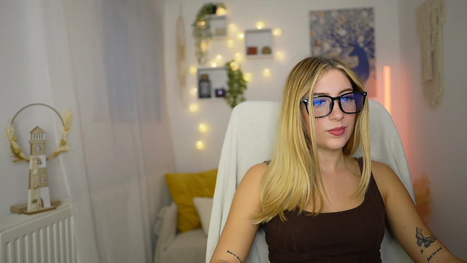 Gallery image thumbnail from Tina_Nappi18's myfreecams stream on, 10/03/2023, 16:01 image 12 of 20