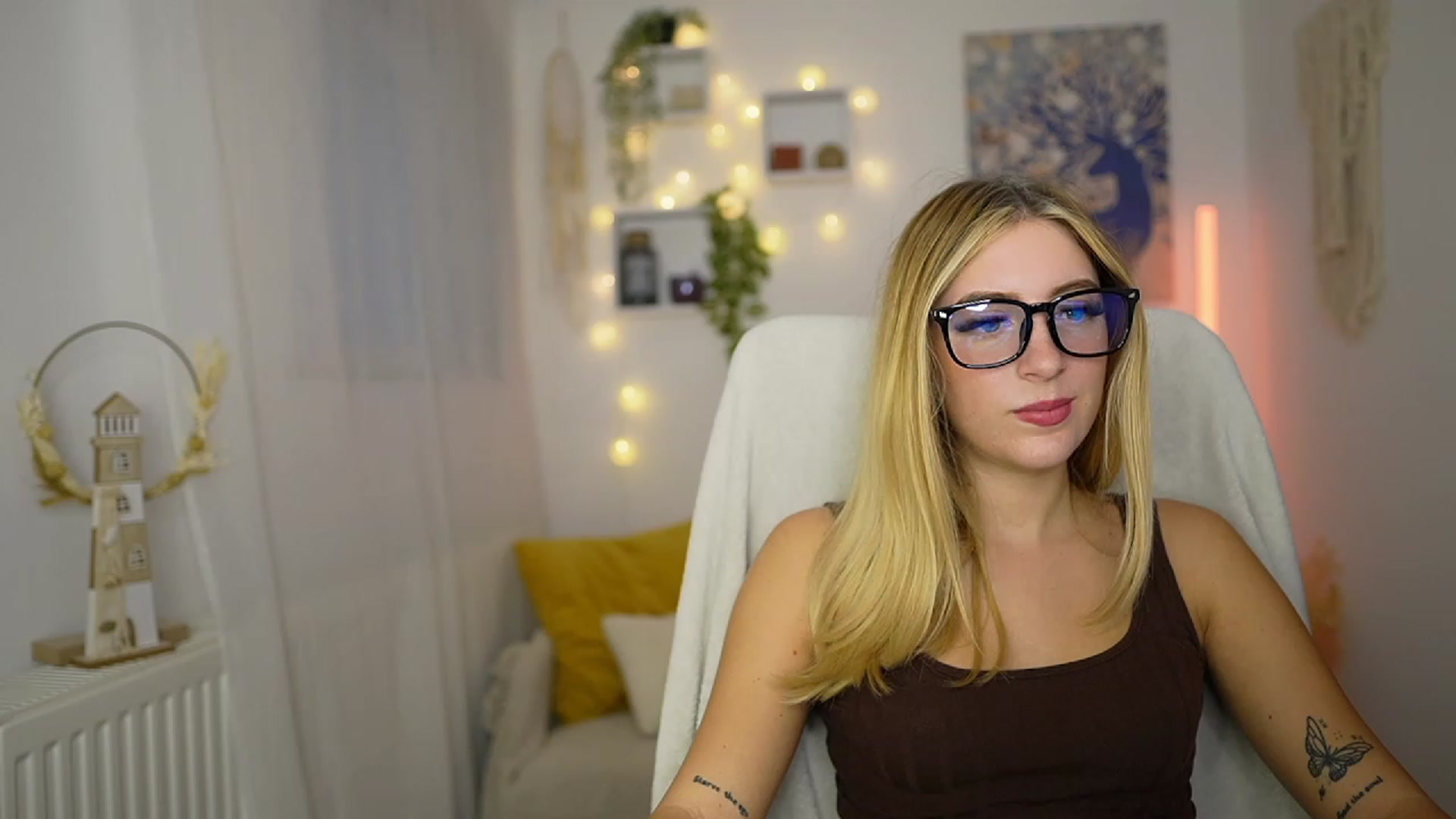 Gallery image thumbnail from Tina_Nappi18's myfreecams stream on, 10/03/2023, 16:01 image 16 of 20