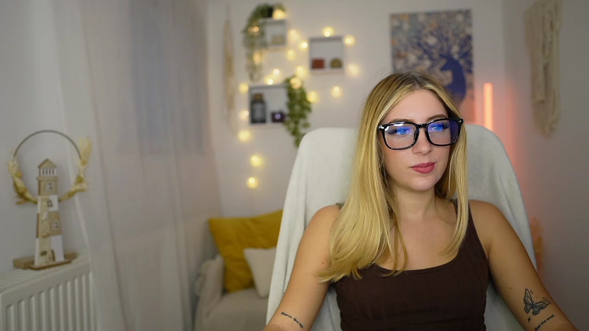 Gallery image thumbnail from Tina_Nappi18's myfreecams stream on, 10/03/2023, 16:01 image 18 of 20