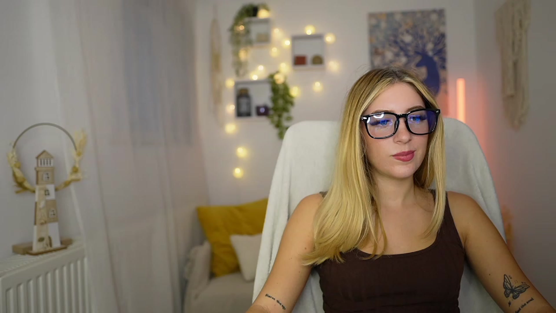 Gallery image thumbnail from Tina_Nappi18's myfreecams stream on, 10/03/2023, 16:01 image 19 of 20