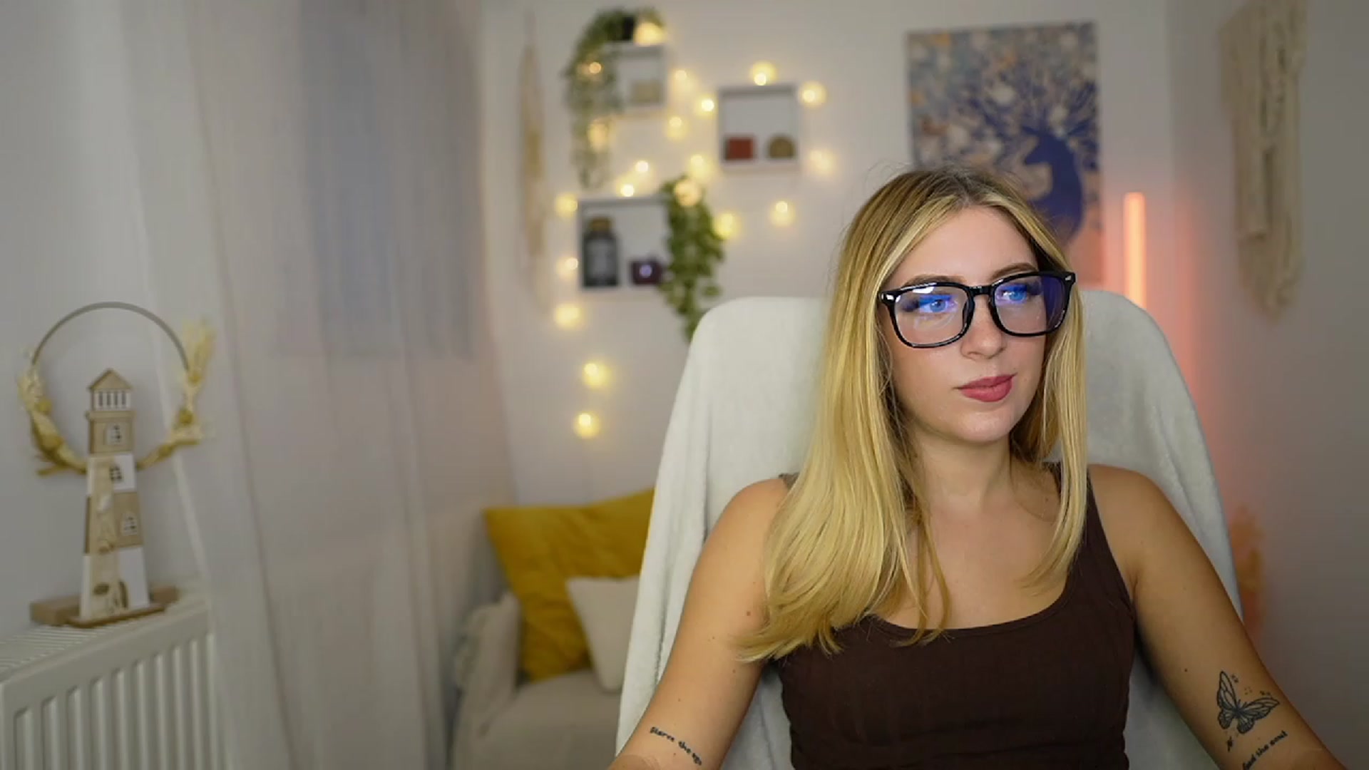 Gallery image thumbnail from Tina_Nappi18's myfreecams stream on, 10/03/2023, 16:01 image 17 of 20