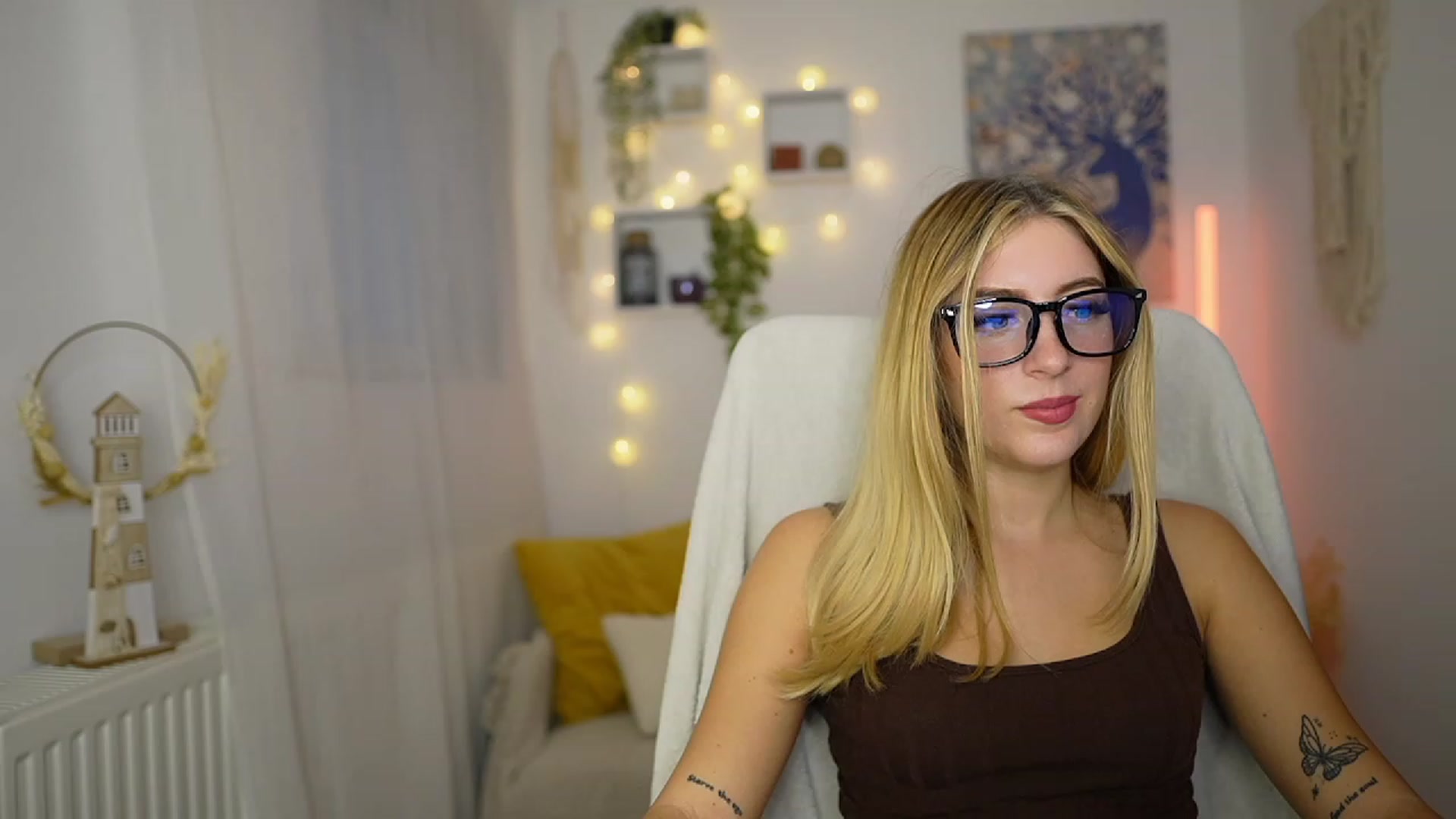Gallery image thumbnail from Tina_Nappi18's myfreecams stream on, 10/03/2023, 16:01 image 14 of 20