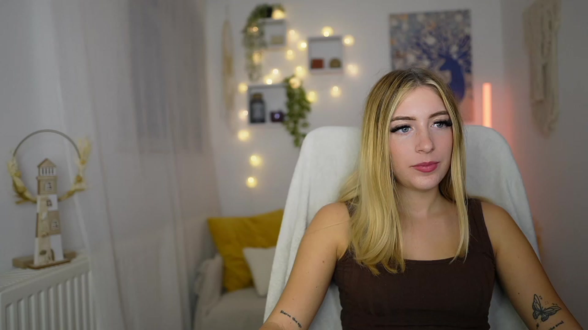 Gallery image thumbnail from Tina_Nappi18's myfreecams stream on, 10/03/2023, 17:48 image 7 of 20