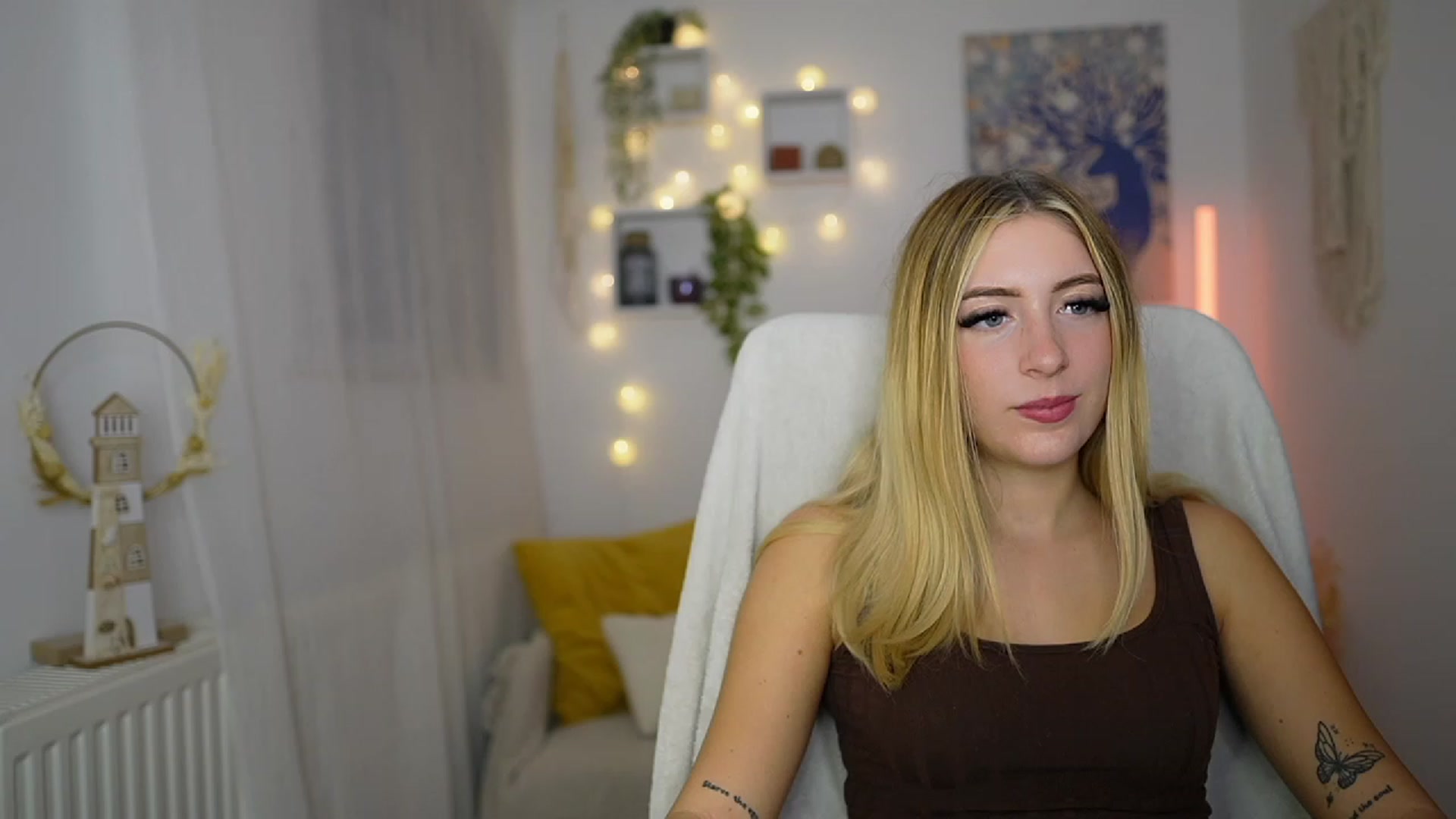 Gallery image thumbnail from Tina_Nappi18's myfreecams stream on, 10/03/2023, 17:48 image 17 of 20