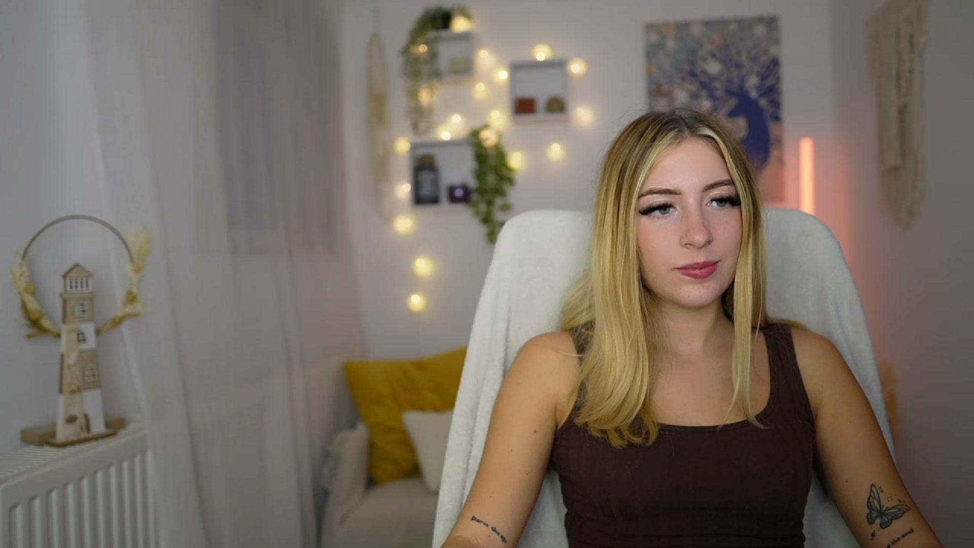 Gallery image thumbnail from Tina_Nappi18's myfreecams stream on, 10/03/2023, 17:48 image 2 of 20