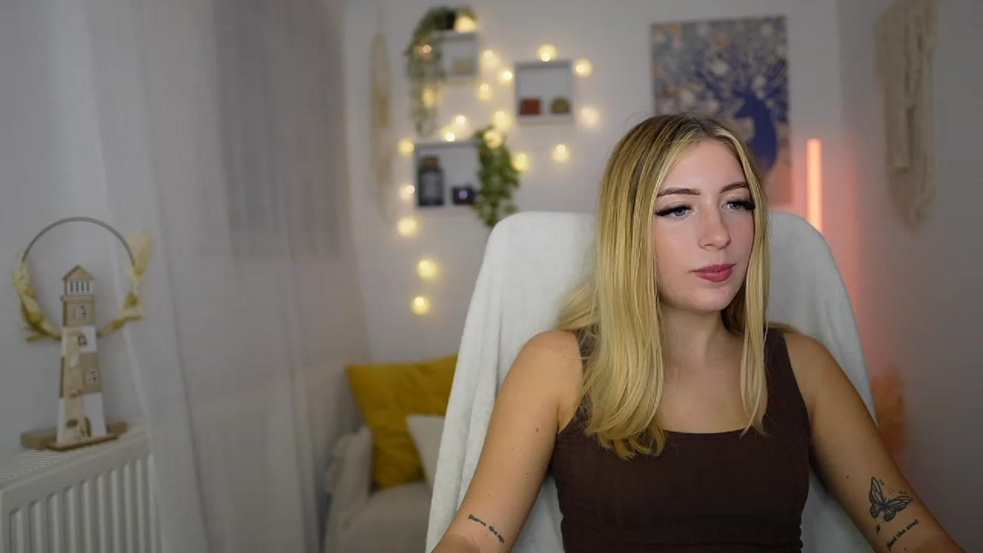 Gallery image thumbnail from Tina_Nappi18's myfreecams stream on, 10/03/2023, 17:48 image 3 of 20
