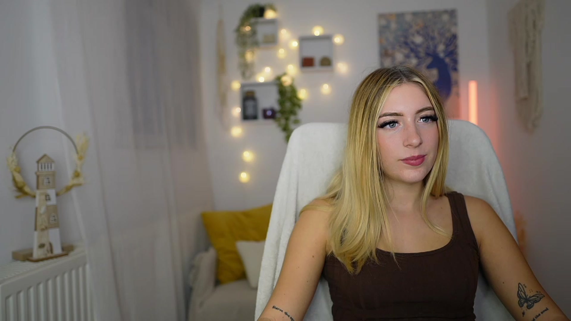 Gallery image thumbnail from Tina_Nappi18's myfreecams stream on, 10/03/2023, 17:48 image 16 of 20