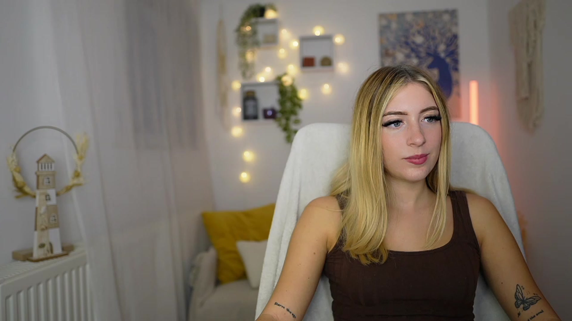Gallery image thumbnail from Tina_Nappi18's myfreecams stream on, 10/03/2023, 17:48 image 4 of 20
