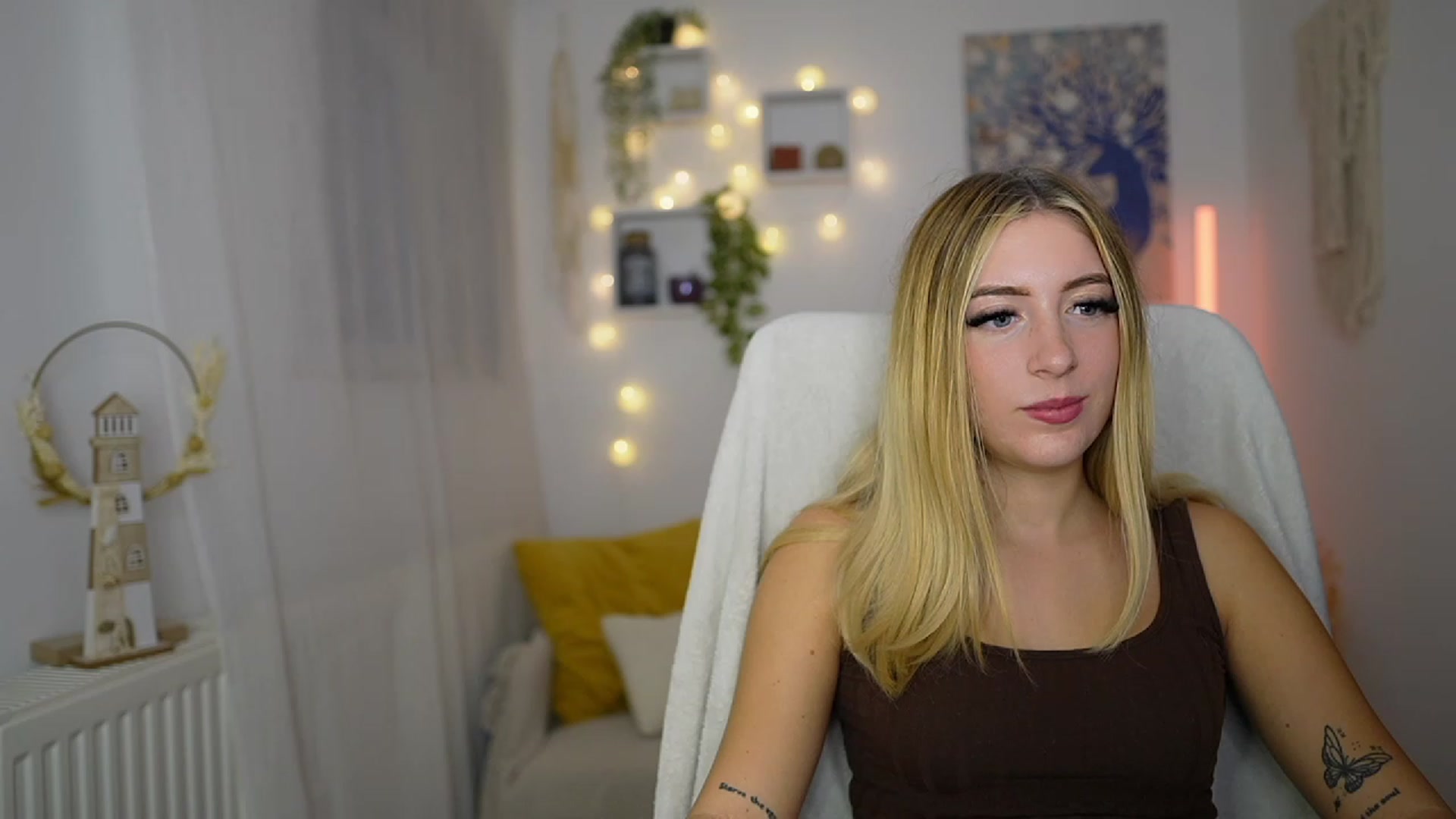 Gallery image thumbnail from Tina_Nappi18's myfreecams stream on, 10/03/2023, 17:48 image 18 of 20