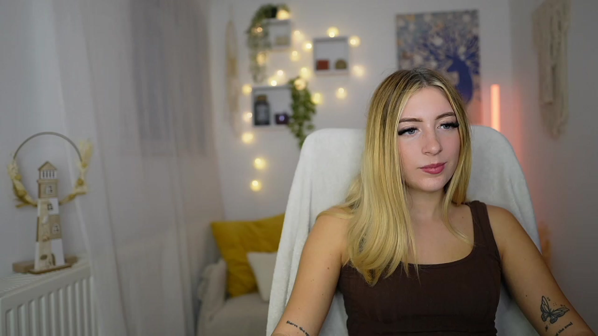 Gallery image thumbnail from Tina_Nappi18's myfreecams stream on, 10/03/2023, 17:48 image 15 of 20