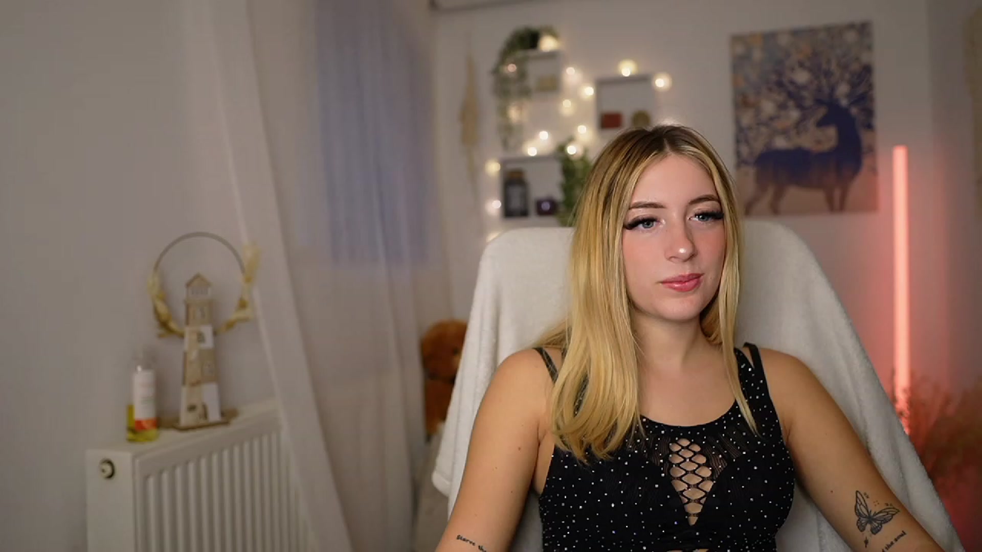 Gallery image thumbnail from Tina_Nappi18's myfreecams stream on, 10/04/2023, 14:11 image 18 of 20