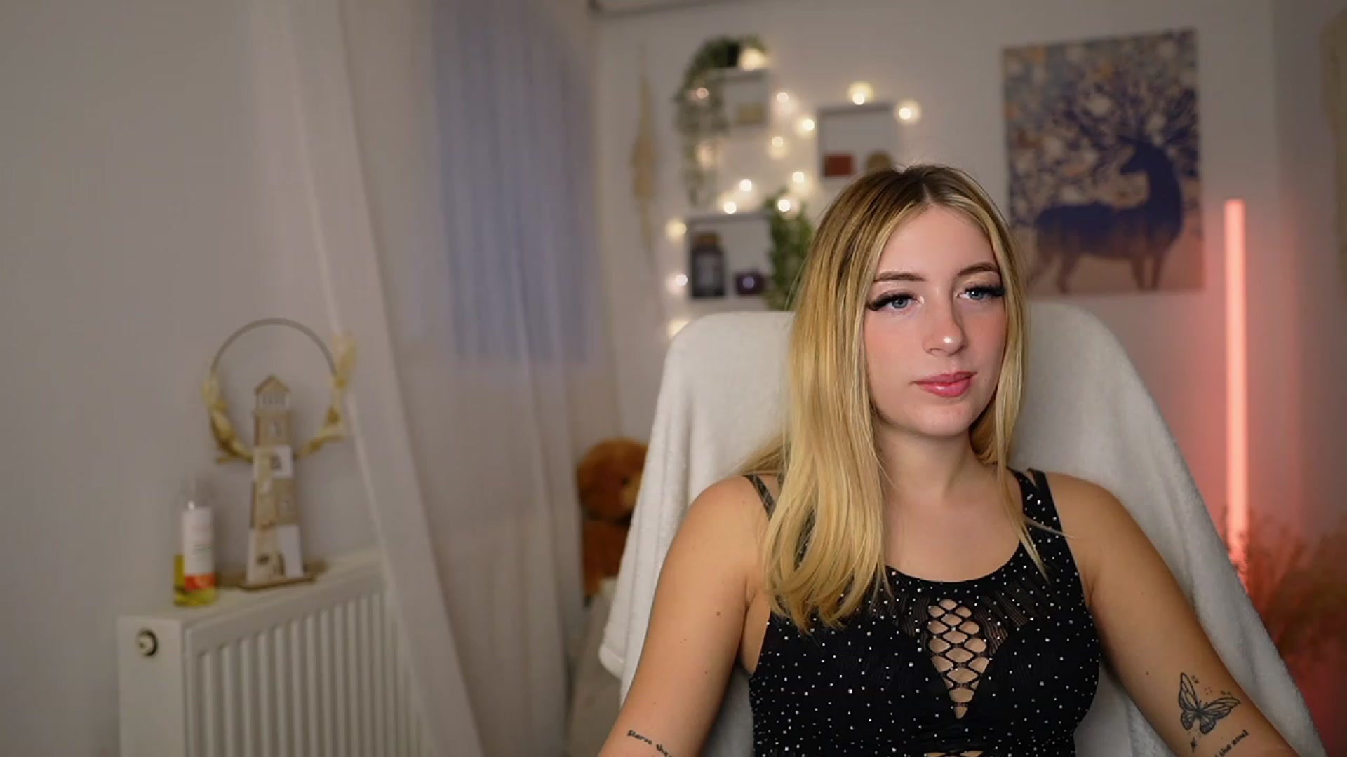 Gallery image thumbnail from Tina_Nappi18's myfreecams stream on, 10/04/2023, 14:11 image 12 of 20
