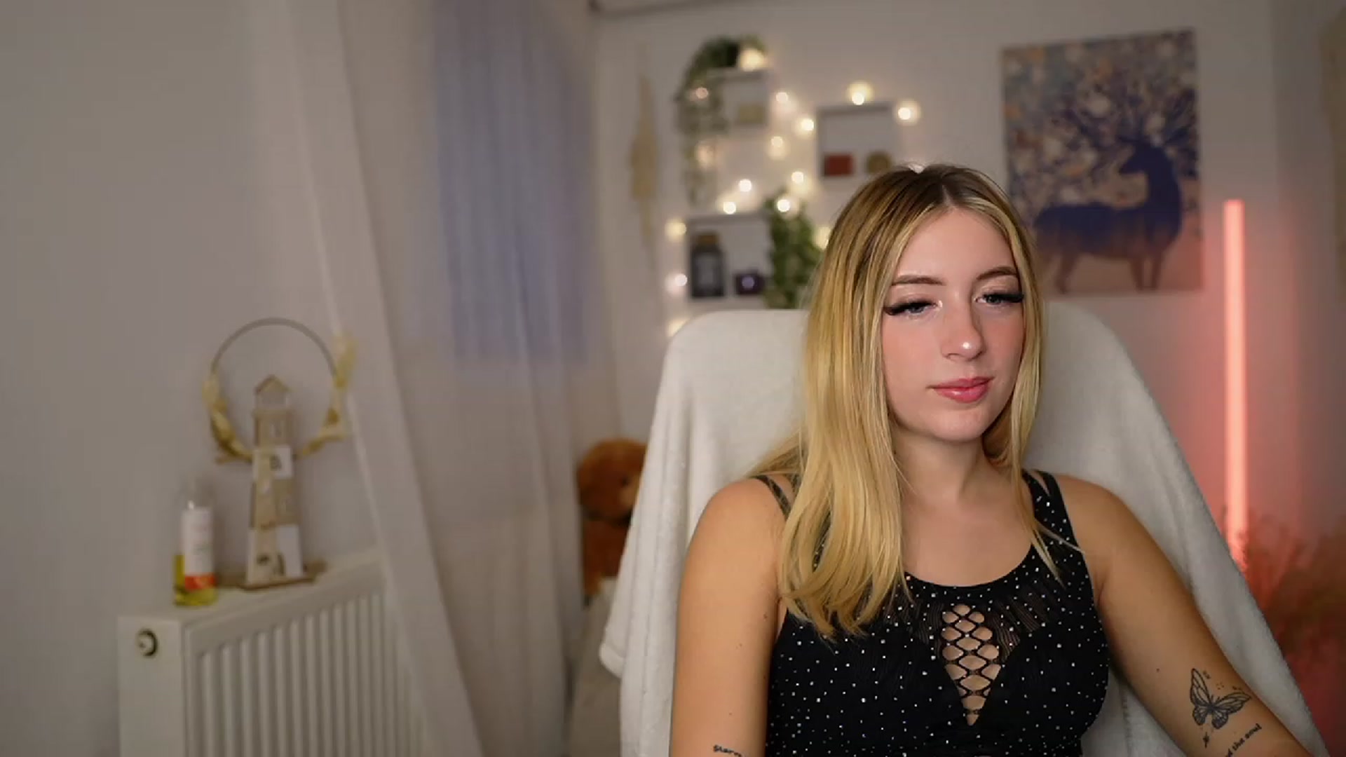 Gallery image thumbnail from Tina_Nappi18's myfreecams stream on, 10/04/2023, 14:11 image 14 of 20