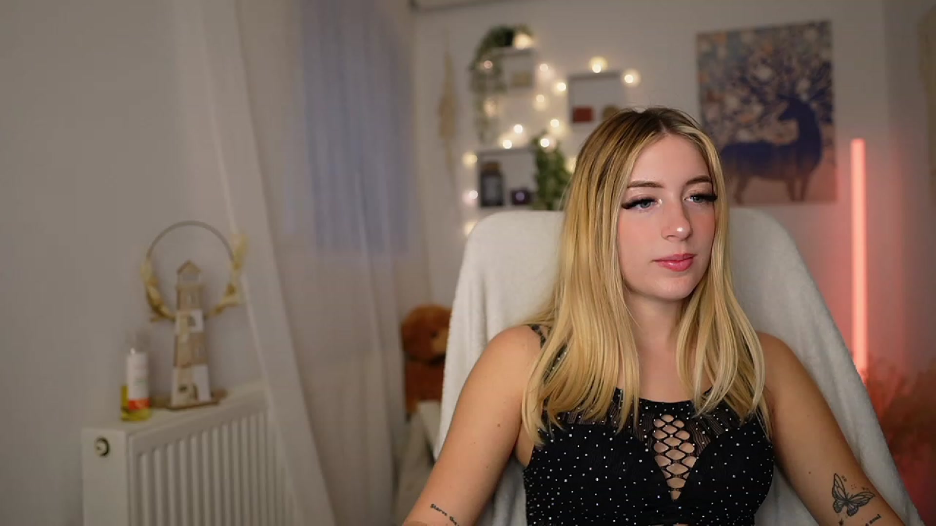 Gallery image thumbnail from Tina_Nappi18's myfreecams stream on, 10/04/2023, 14:11 image 4 of 20