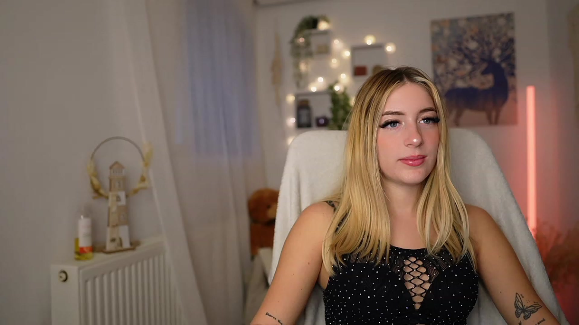 Gallery image thumbnail from Tina_Nappi18's myfreecams stream on, 10/04/2023, 14:11 image 2 of 20