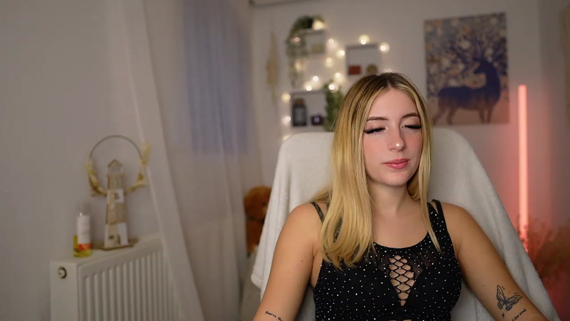 Gallery image thumbnail from Tina_Nappi18's myfreecams stream on, 10/04/2023, 14:11 image 17 of 20