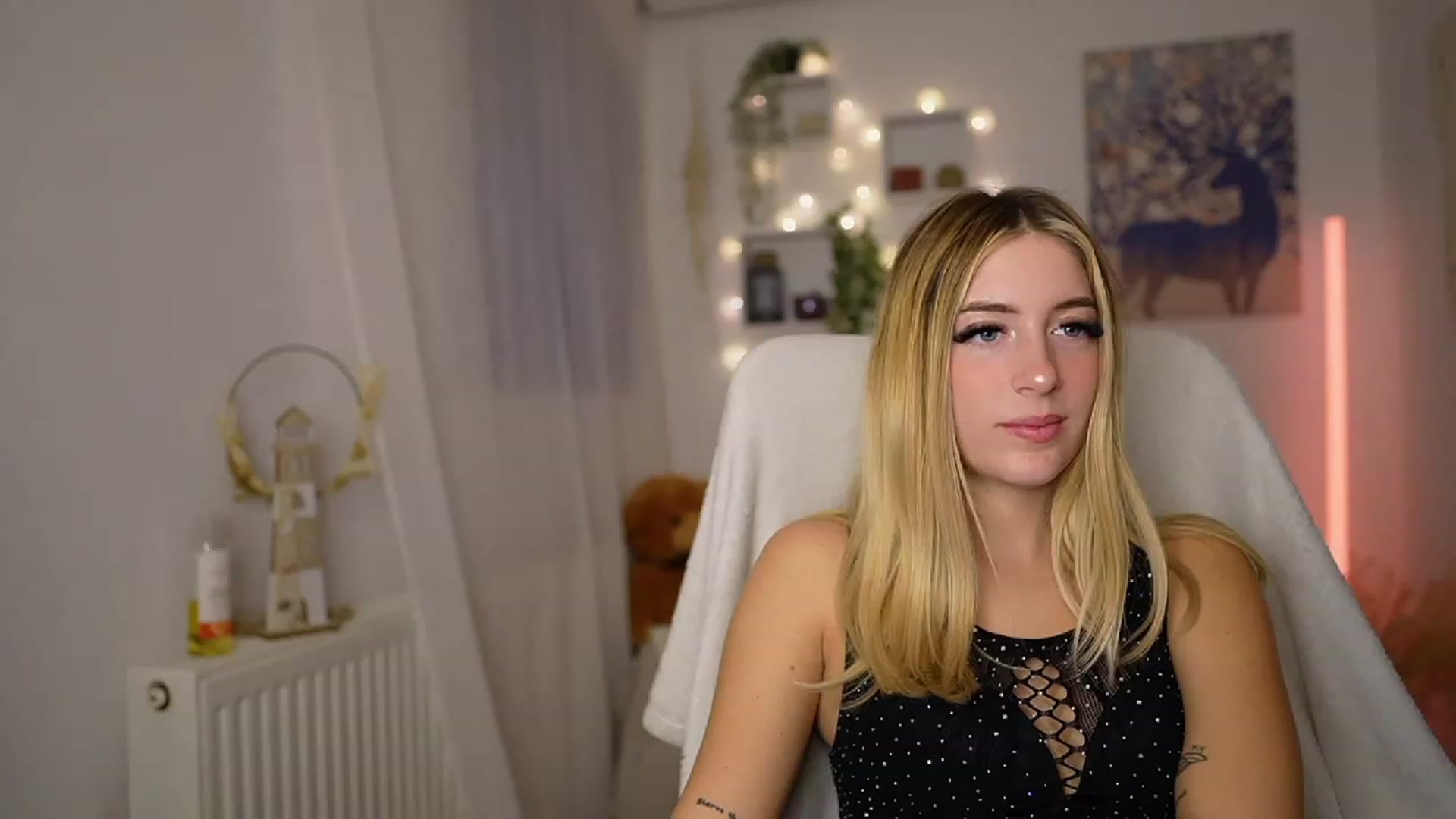 Gallery image thumbnail from Tina_Nappi18's myfreecams stream on, 10/04/2023, 14:47 image 11 of 20