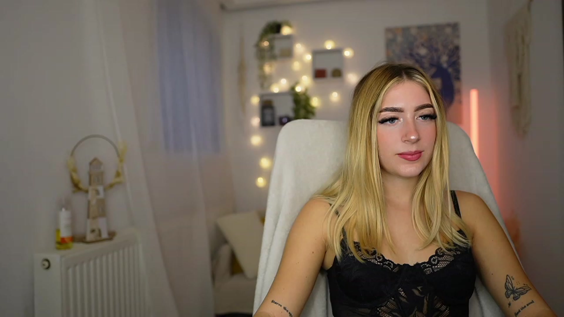 Gallery image thumbnail from Tina_Nappi18's myfreecams stream on, 10/05/2023, 14:51 image 15 of 20