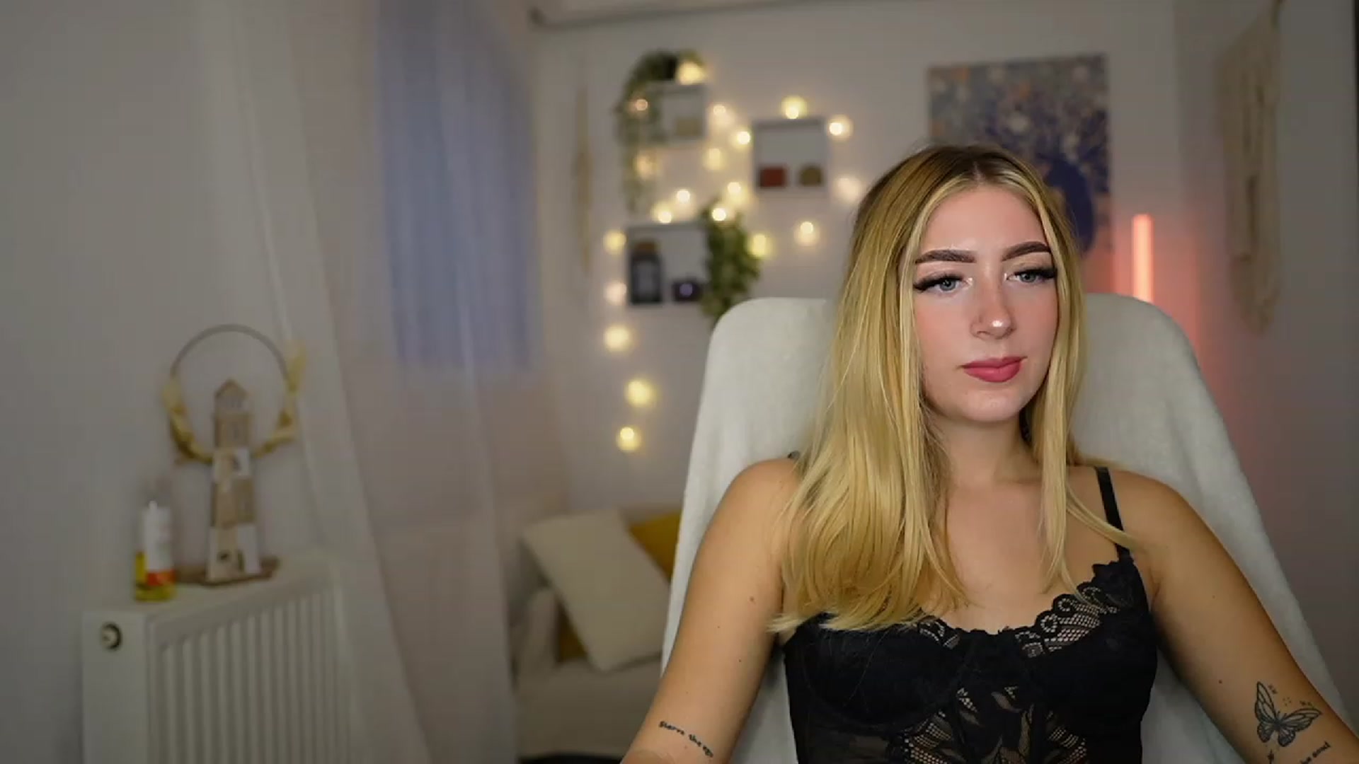 Gallery image thumbnail from Tina_Nappi18's myfreecams stream on, 10/05/2023, 14:51 image 8 of 20